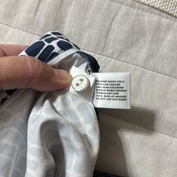 Lady Hagen 14 Navy White English Garden Cobblestone Print Short - Picture 9 of 11